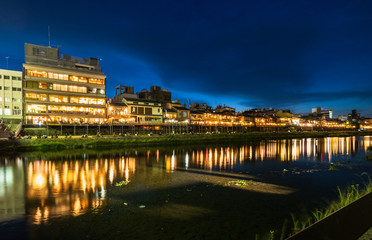 Fototapeta premium 京都 鴨川納涼床