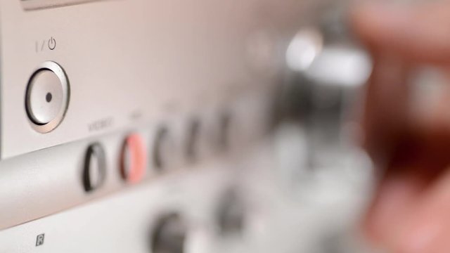 Regolando una stazione radio sul micro HIFI