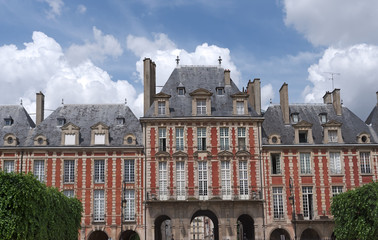 Fototapeta na wymiar Place des Vosges facade in Paris