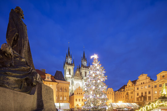 Christmas market in Old Town Square, Church of Our Lady Before Tyn, Prague, Czech Republic