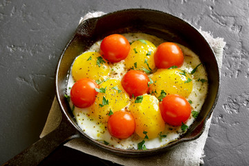 Fried eggs with tomatoes