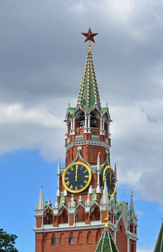 Moscow time is 12 hours. Clock on Spassky Tower of Moscow Kremlin. Russia