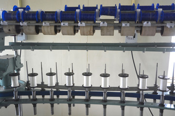 Silk yarn spinning machine with bobbins,