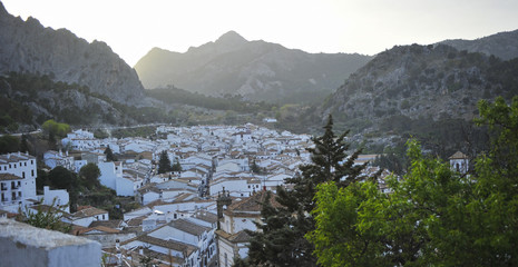 panorámica de Grazalema, pueblos blancos de la Sierra de Cádiz, Andalucía, España