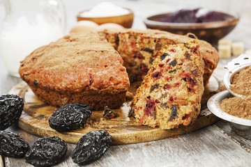 Beetroot pie with prunes and cocoa powder
