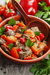 Chicken liver with sweet pepper and tomatoes