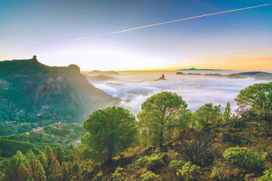 Nature landscape with a beautiful sunset. With views of Tenerife and Mount Teide. With a sea of ​​clouds between the two islands.