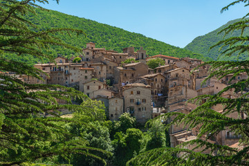 Fototapeta na wymiar Scanno (Abruzzo, Italy) - The medieval village of Scanno, plunged over a thousand meters in the mountain range of the Abruzzi Apennines, province of L'Aquila