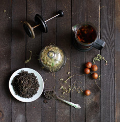 black tea welding on a platter on a dark wooden background