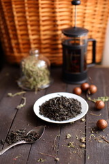 black tea welding on a platter on a dark wooden background