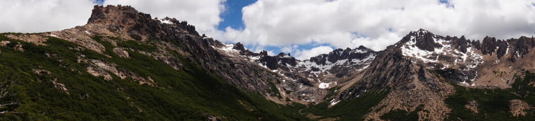Fototapeta na wymiar panorama of sthe mountains in medoza