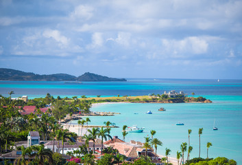 Fototapeta na wymiar Beautiful view of bay at tropical island in the Caribbean Sea