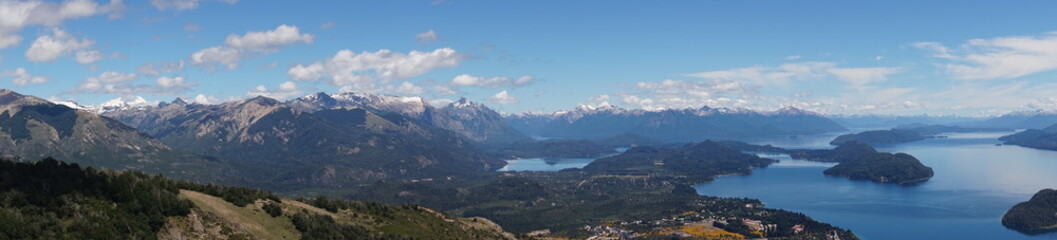 Fototapeta na wymiar panorama of the mountains by bariloche