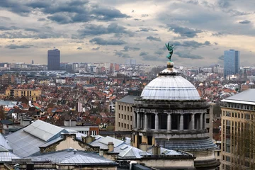 Poster Luchtmening van het panorama van Brussel, België met dramatische wolken bij background © Oleksii Fadieiev