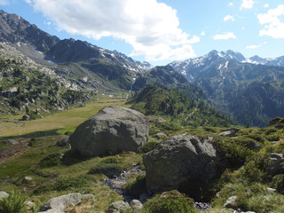 Fototapeta na wymiar Alpy, Włochy - trasa do schroniska Rif. Deffeyes