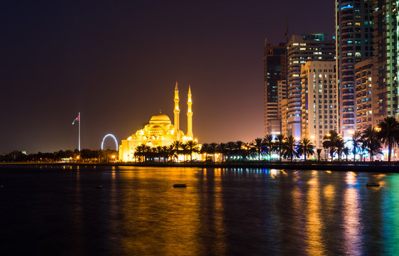 Al Noor mosque in Sharjah reflected in the lake