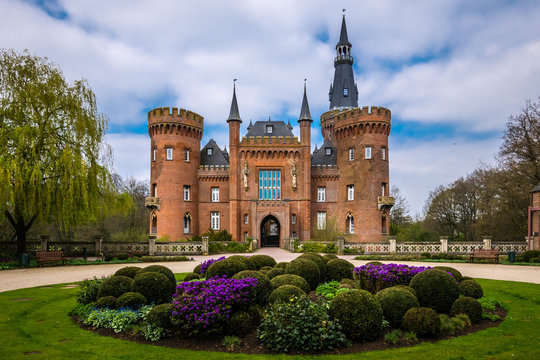 Moyland Castle entrance with driveway and flowers