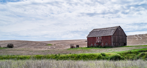 Old red barn in the Palouse