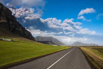 Naklejka premium ashcloud over road in iceland