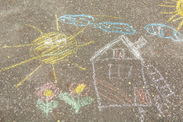 Children's drawings on the road.