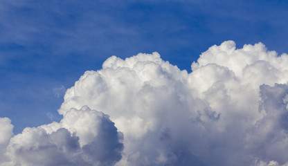 Fototapeta na wymiar White cloud on a clear blue sky