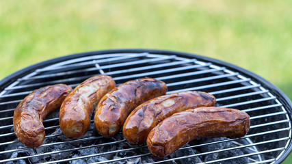     leckere grillwürstchen 
