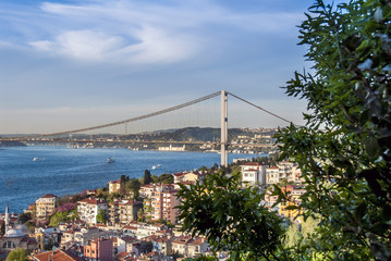 Fototapeta premium Istanbul, Turkey, 5 May 2015: Bosphorus and boats at day time