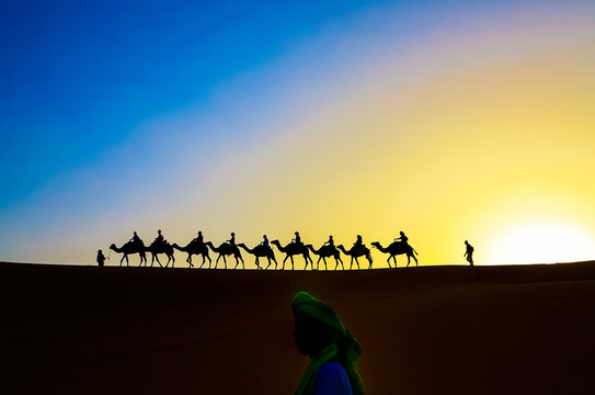 Kamel-Caravan in marokkanischen Wüste
