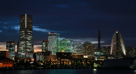 Fototapeta na wymiar Night view of the gulf city of the high-rise building of Japanese Yokohama Port