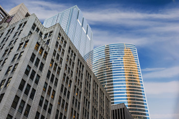 Obraz premium View of Chicago downtown with people and skyscrapers, Illinois, USA 