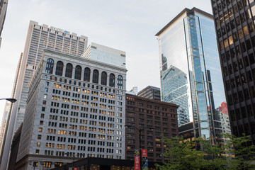 Fototapeta premium CHICAGO, ILLINOIS - May 25,2018 :View of Chicago downtown with people and skyscrapers, Illinois, USA 