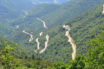 Paysage du Col du Rousset et sur le Massif du Vercors, route sinueuse dans les montagnes du Vercors, Isère, France