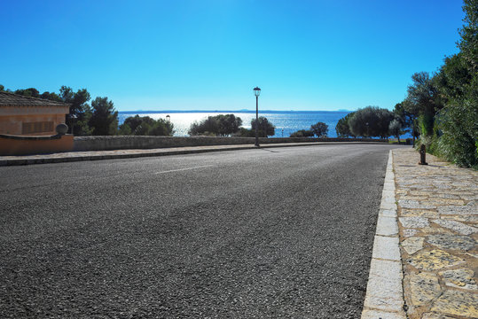 Straße am Meer auf Mallorca