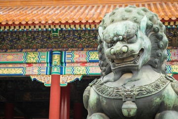 Obraz premium Bronze lion in front of the Hall of Supreme Harmony in Beijing Forbidden City, Forbidden City is one of China's landmarks