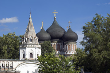 Fototapeta na wymiar Old architecture of Izmailovo manor in Moscow. Popular landmark. Color photo.