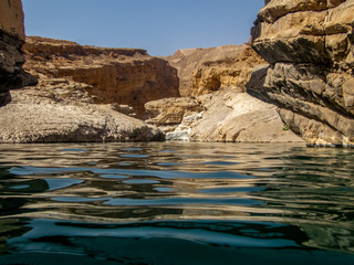Fototapeta na wymiar the refreshing cold water of the oasis of Wadi Bani Khalid in Oman