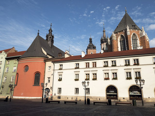 Fototapeta na wymiar Kraków widok na kKościół Mariacki ze strony Małego Rynku