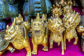 Obraz premium Replica Bronze Dragons Panjuan Flea Market Beijing China