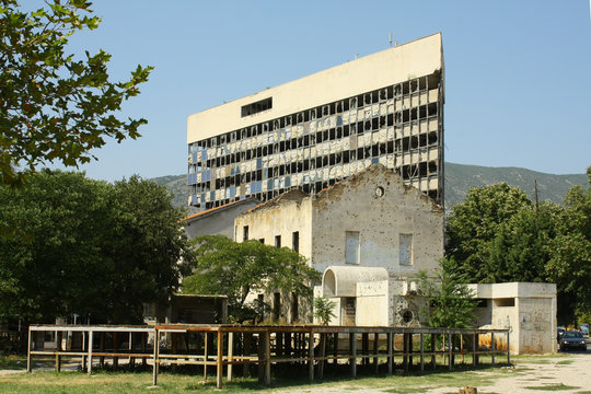 Ru&iacute;nas tras la guerra en Yugoslavia en Mostar, Bosnia y Herzegovina