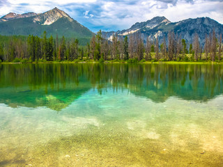 Naklejka premium Spectacular landscape of Sawtooth National Forest which is reflected in Alice Lake, heart of Idaho, United States.