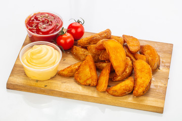 Fried potato with sauce