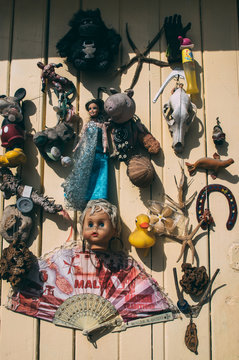 Wall with a lot of dolls, Malta
