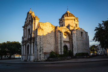 HABANA, CUBA-JANUARY 12: City street on January 12, 2018 in Habana, Cuba. Street view of Habana