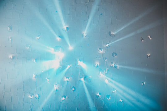 Atom Explosion Blau Rot Disko Licht Durchschuss durch die Wand Party Physik 