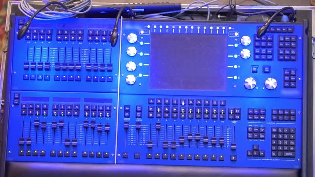 Switched professional sound console for sound control in work