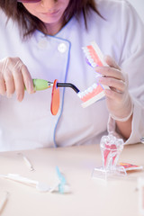 Obraz na płótnie Canvas Woman dentist working on teeth implant