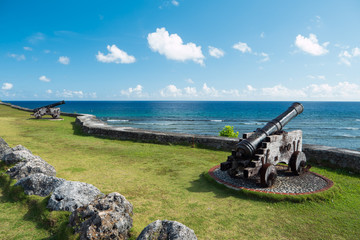 グアム・ハガニア湾に建つスペイン統治時代の大砲