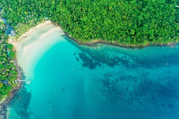 Photo sur Plexiglas Plage de Seven Mile, Grand Cayman Exotic idyllic sea island with green tree forest