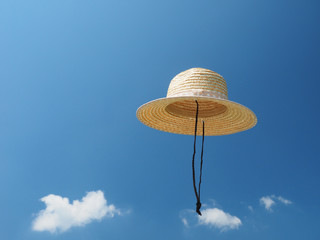 麦わら帽子と青空