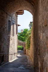 Fototapeta na wymiar Archway in San Gimignano